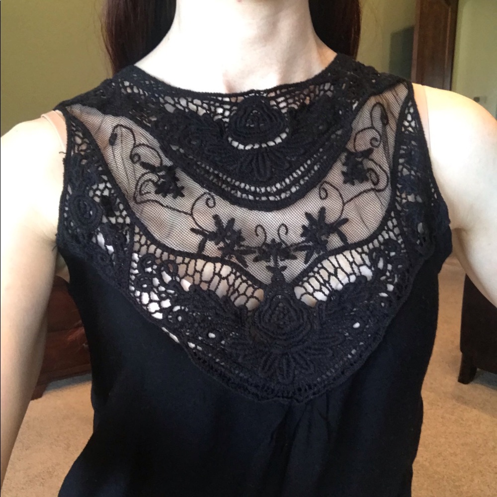Black tank shirt with lace neckline details